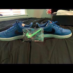 NIKE AIR FORCE 1 LOW LV8 3 (RACER BLUE/BLACK/WHITE